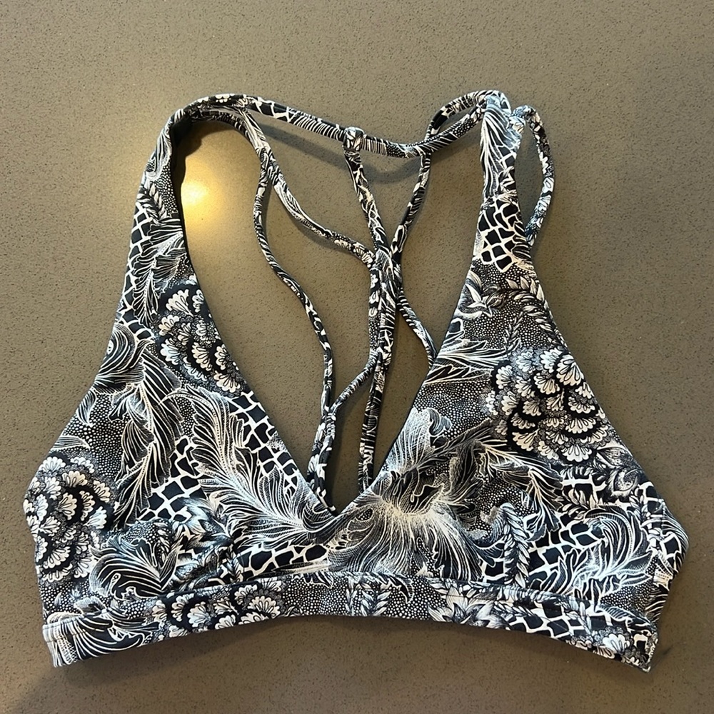 Lululemon sports bra